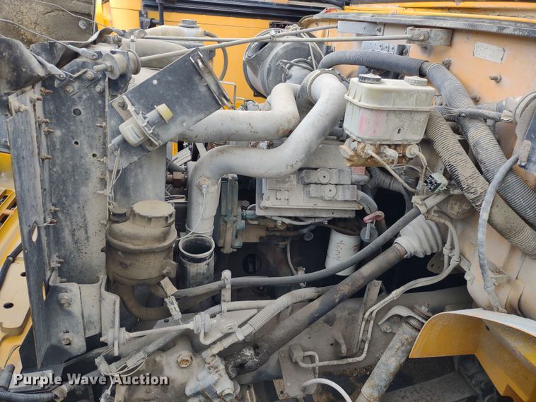 image for item DR8172 1999 International 3800  school bus