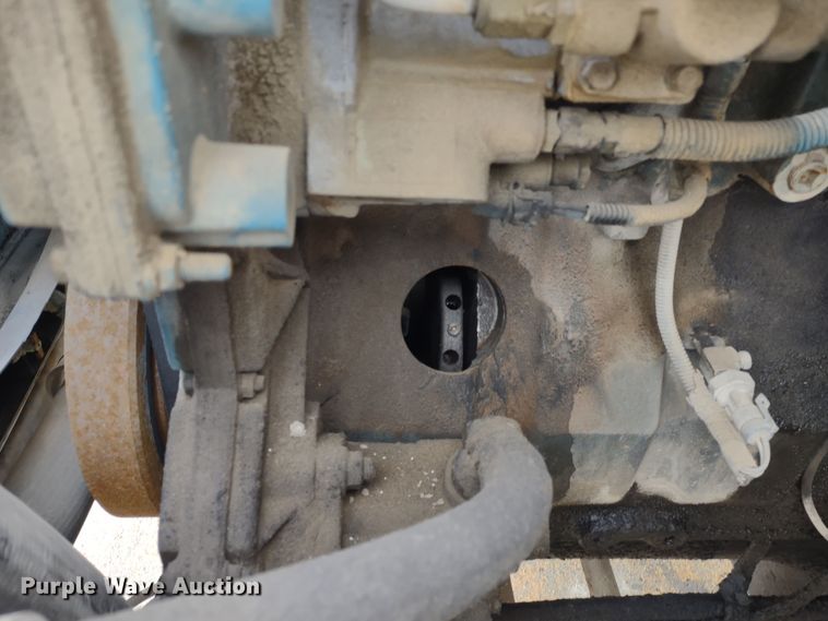 image for item DR8172 1999 International 3800  school bus