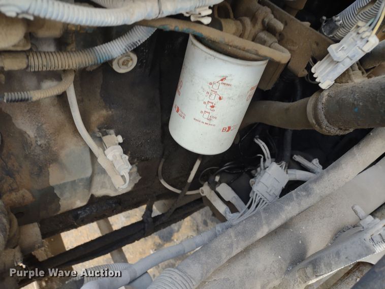 image for item DR8172 1999 International 3800  school bus