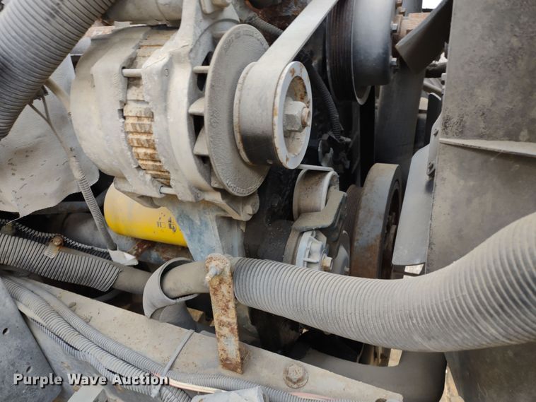 image for item DR8172 1999 International 3800  school bus