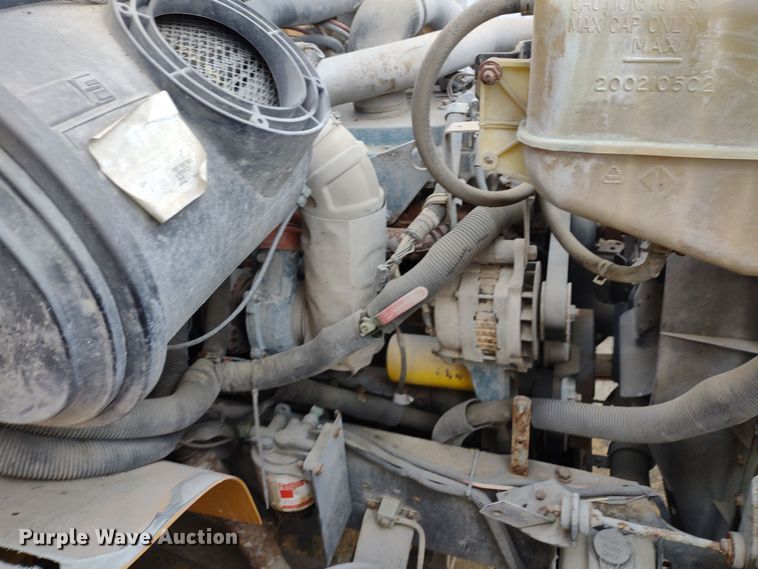 image for item DR8172 1999 International 3800  school bus