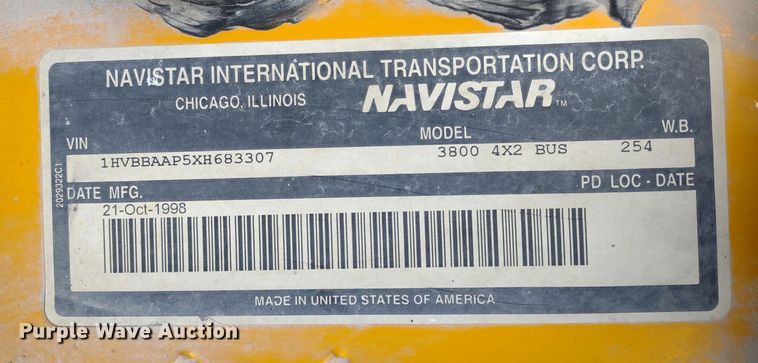 image for item DR8172 1999 International 3800  school bus