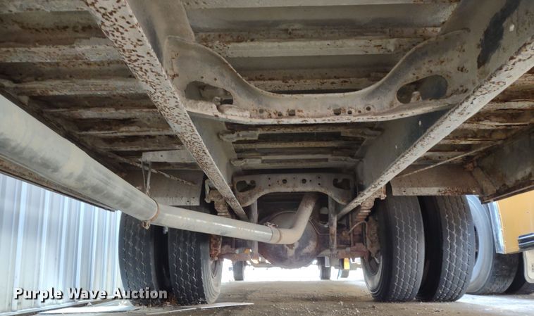 image for item DR8172 1999 International 3800  school bus