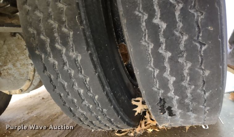 image for item DR8172 1999 International 3800  school bus