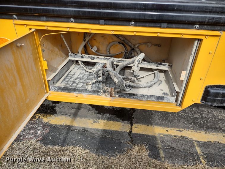 image for item DR8173 2006 International  school bus