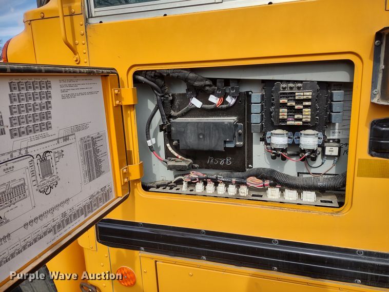 image for item DR8173 2006 International  school bus