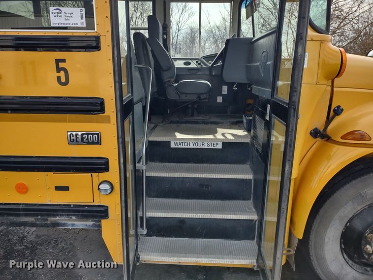 image for item DR8173 2006 International  school bus