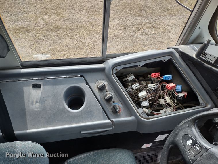 image for item DR8173 2006 International  school bus