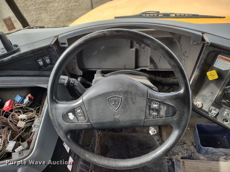 image for item DR8173 2006 International  school bus