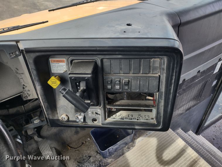 image for item DR8173 2006 International  school bus