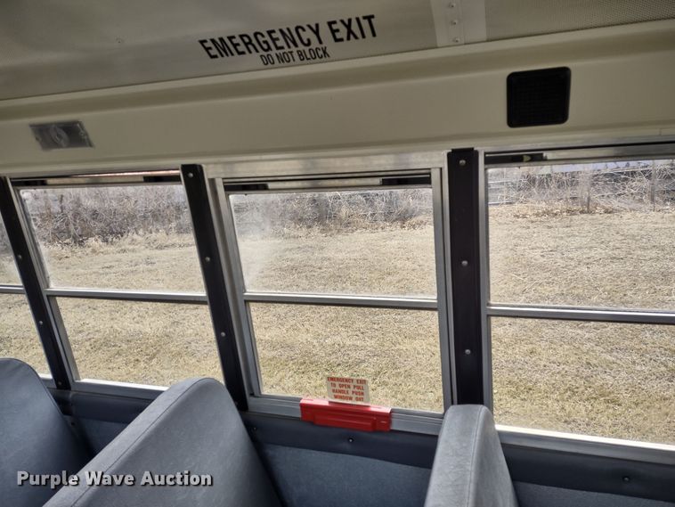 image for item DR8173 2006 International  school bus