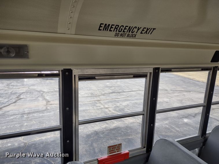 image for item DR8173 2006 International  school bus