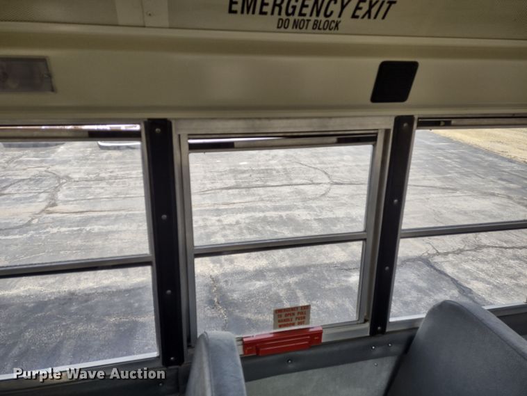 image for item DR8173 2006 International  school bus