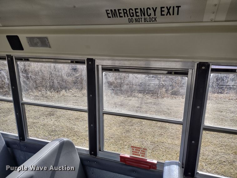 image for item DR8173 2006 International  school bus