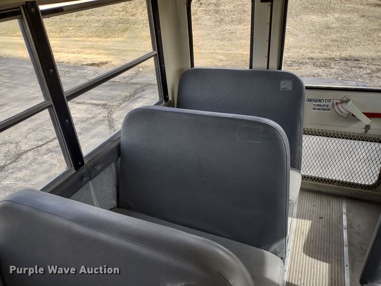 image for item DR8173 2006 International  school bus