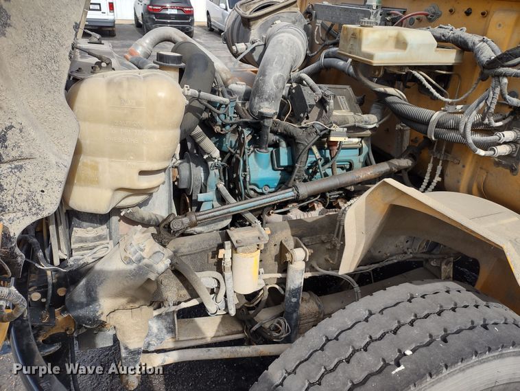 image for item DR8173 2006 International  school bus