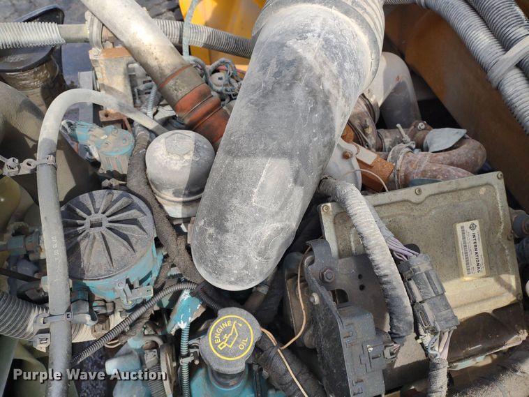 image for item DR8173 2006 International  school bus