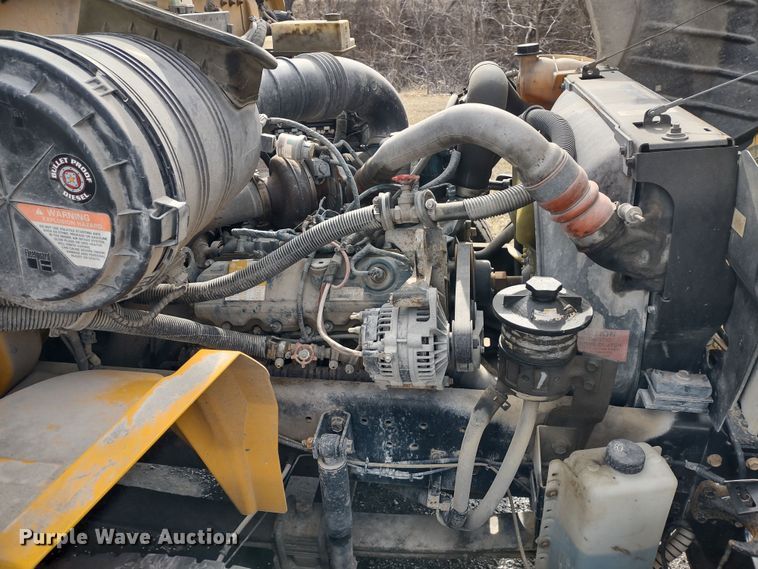 image for item DR8173 2006 International  school bus