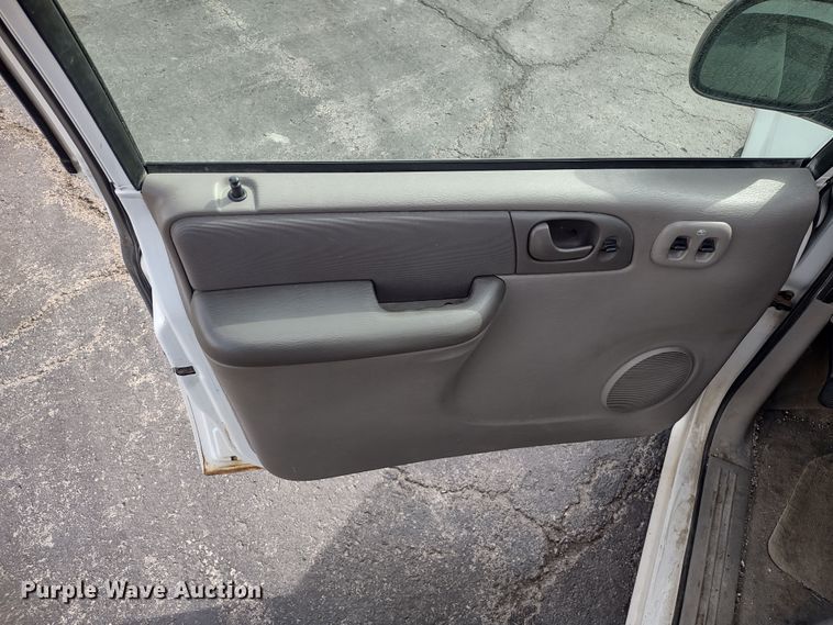 image for item DR8174 2003 Dodge Grand Caravan  van
