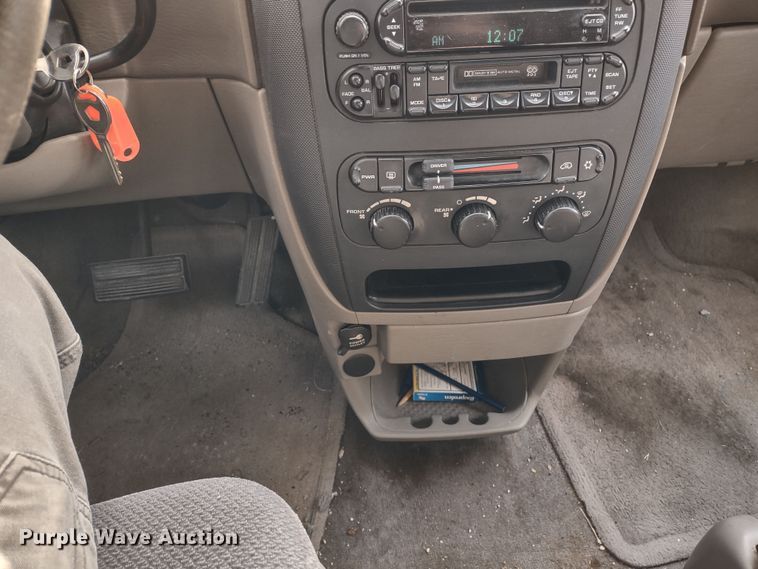 image for item DR8174 2003 Dodge Grand Caravan  van