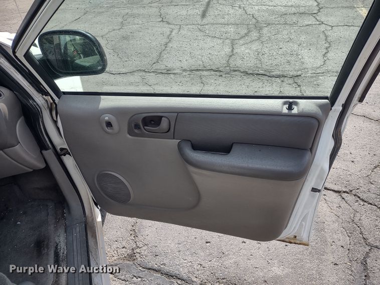 image for item DR8174 2003 Dodge Grand Caravan  van