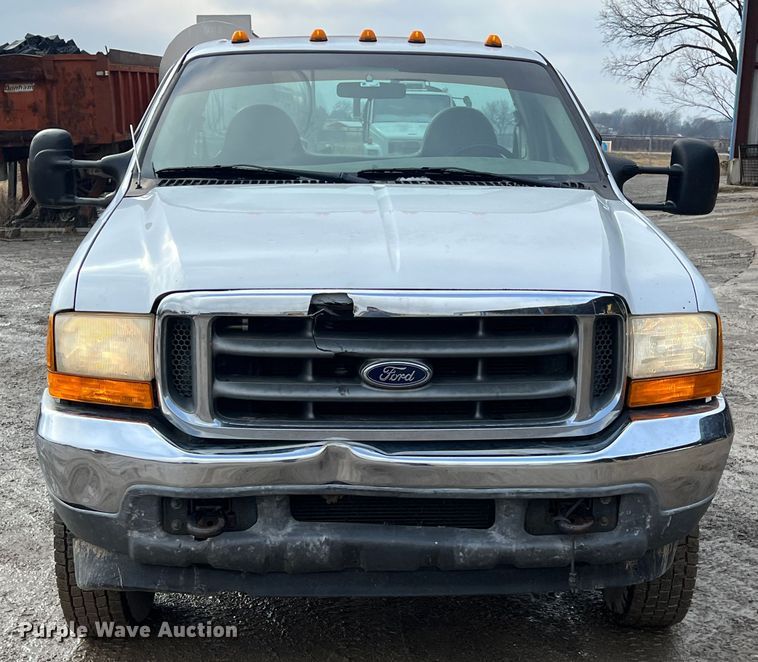 image for item ID9462 2001 Ford F550 Super Duty  truck cab and chassis