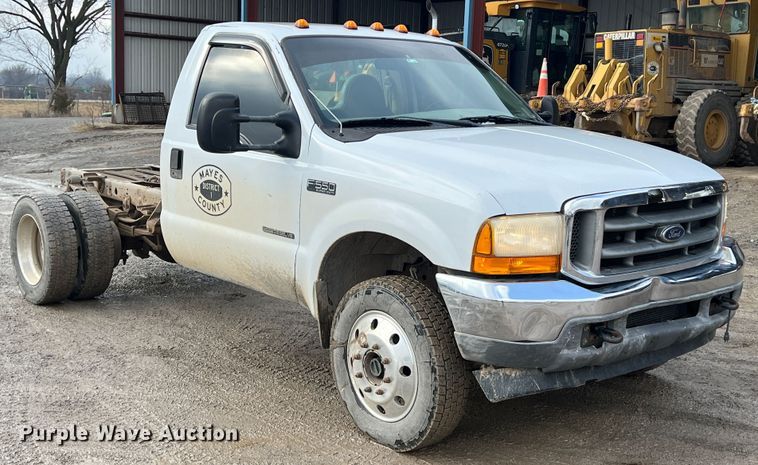 image for item ID9462 2001 Ford F550 Super Duty  truck cab and chassis