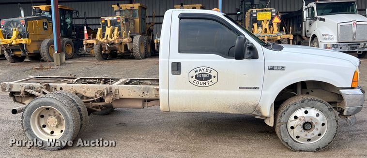 image for item ID9462 2001 Ford F550 Super Duty  truck cab and chassis