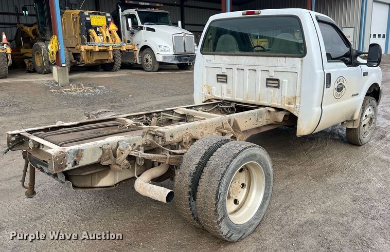 image for item ID9462 2001 Ford F550 Super Duty  truck cab and chassis