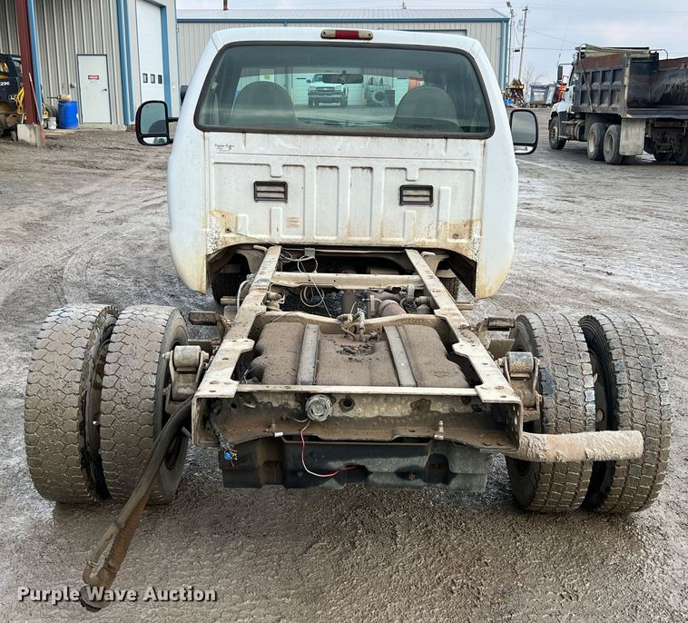 image for item ID9462 2001 Ford F550 Super Duty  truck cab and chassis