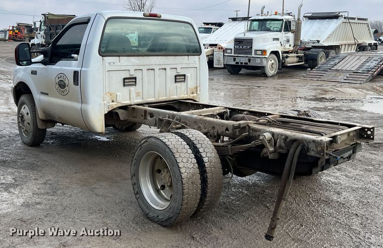 image for item ID9462 2001 Ford F550 Super Duty  truck cab and chassis