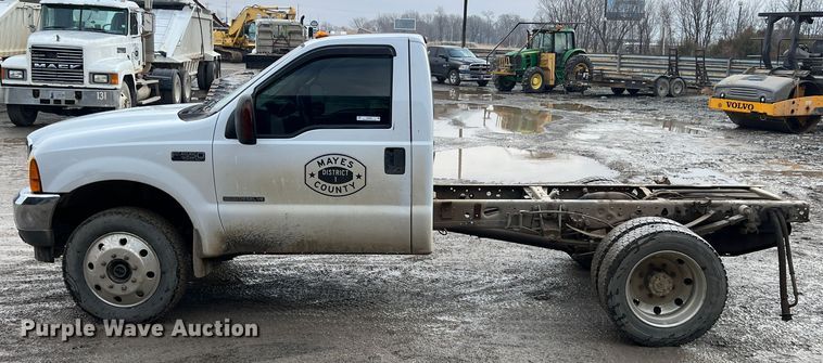 image for item ID9462 2001 Ford F550 Super Duty  truck cab and chassis