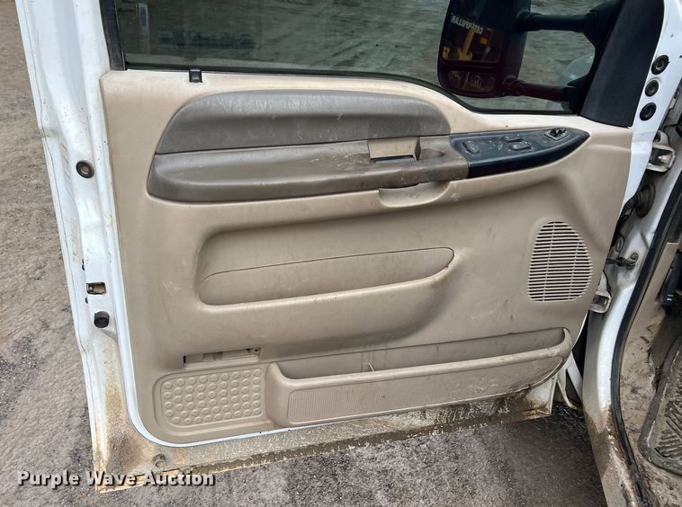 image for item ID9462 2001 Ford F550 Super Duty  truck cab and chassis