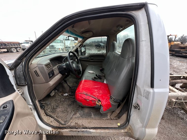 image for item ID9462 2001 Ford F550 Super Duty  truck cab and chassis