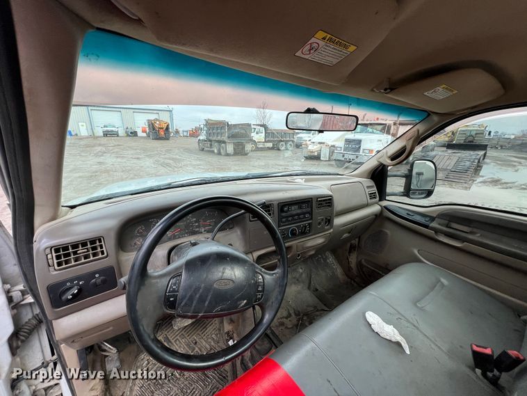 image for item ID9462 2001 Ford F550 Super Duty  truck cab and chassis