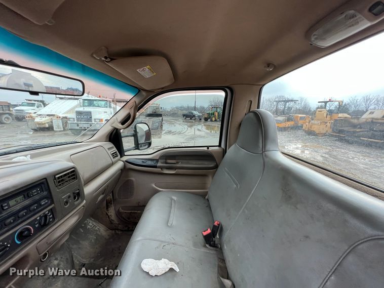 image for item ID9462 2001 Ford F550 Super Duty  truck cab and chassis