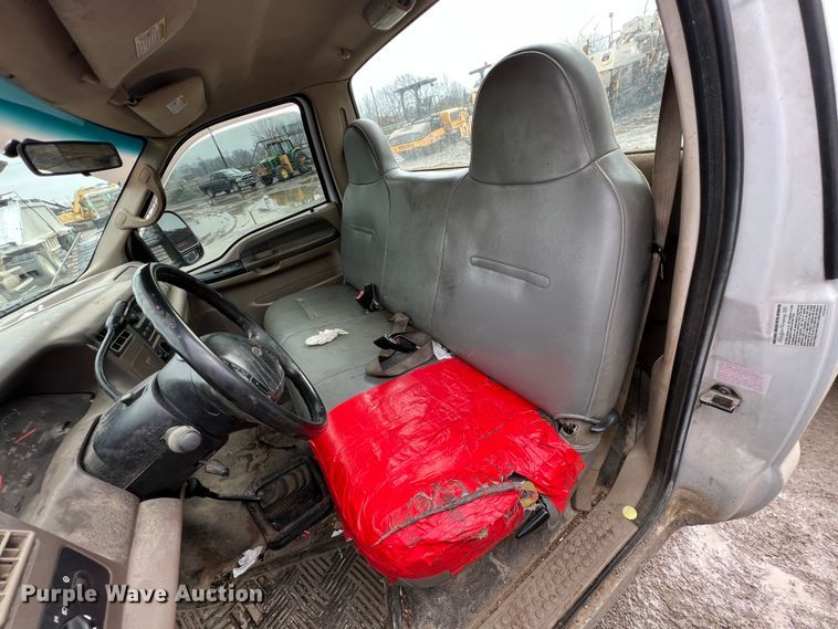 image for item ID9462 2001 Ford F550 Super Duty  truck cab and chassis