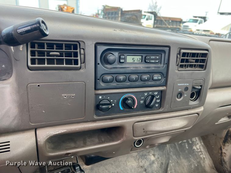 image for item ID9462 2001 Ford F550 Super Duty  truck cab and chassis