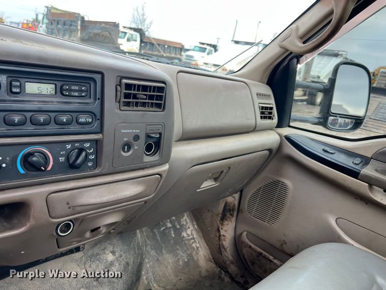 image for item ID9462 2001 Ford F550 Super Duty  truck cab and chassis