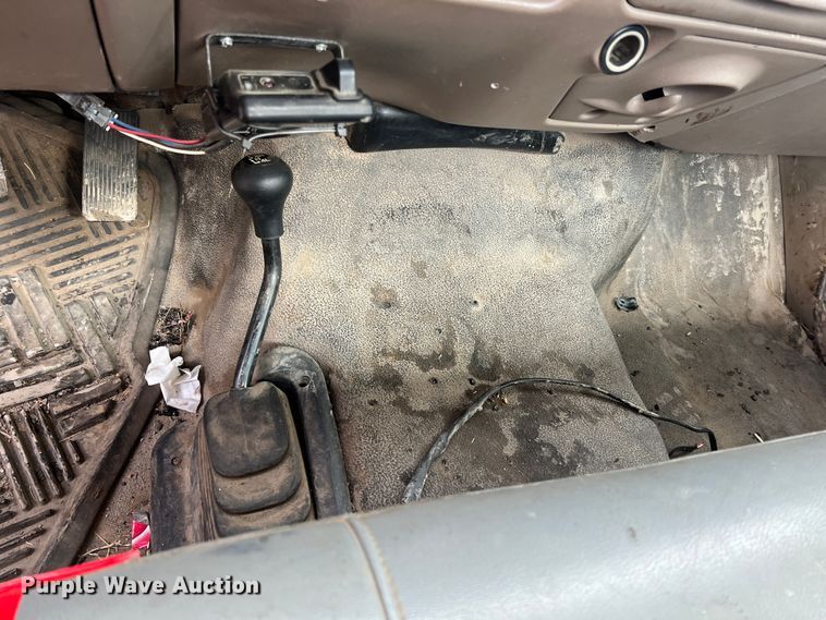 image for item ID9462 2001 Ford F550 Super Duty  truck cab and chassis