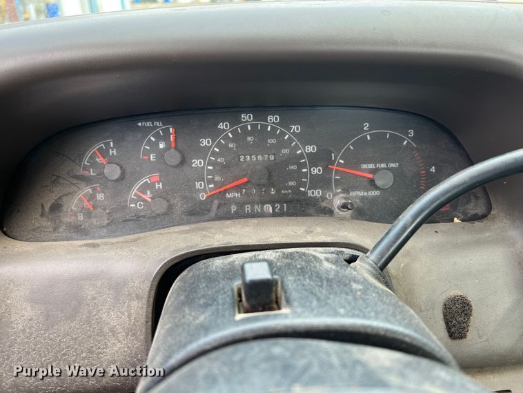 image for item ID9462 2001 Ford F550 Super Duty  truck cab and chassis