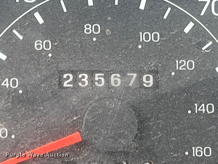 image for item ID9462 2001 Ford F550 Super Duty  truck cab and chassis