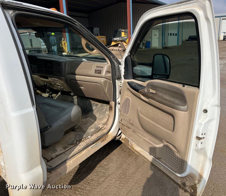 image for item ID9462 2001 Ford F550 Super Duty  truck cab and chassis