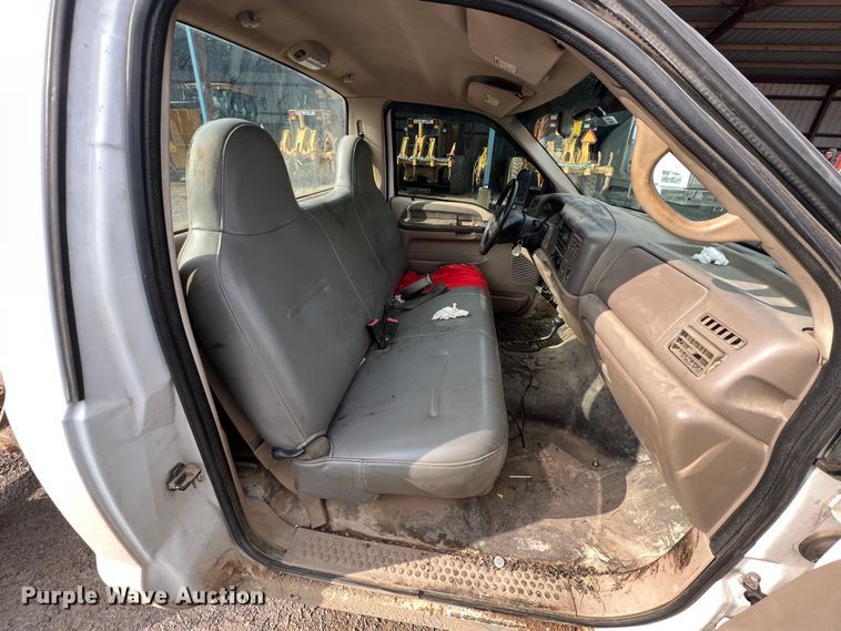 image for item ID9462 2001 Ford F550 Super Duty  truck cab and chassis