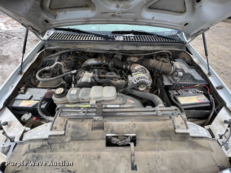 image for item ID9462 2001 Ford F550 Super Duty  truck cab and chassis