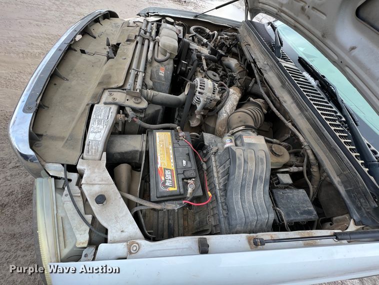 image for item ID9462 2001 Ford F550 Super Duty  truck cab and chassis