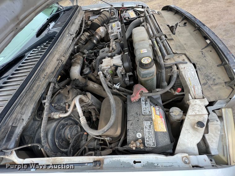 image for item ID9462 2001 Ford F550 Super Duty  truck cab and chassis