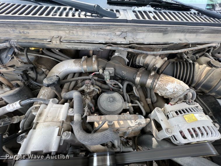 image for item ID9462 2001 Ford F550 Super Duty  truck cab and chassis