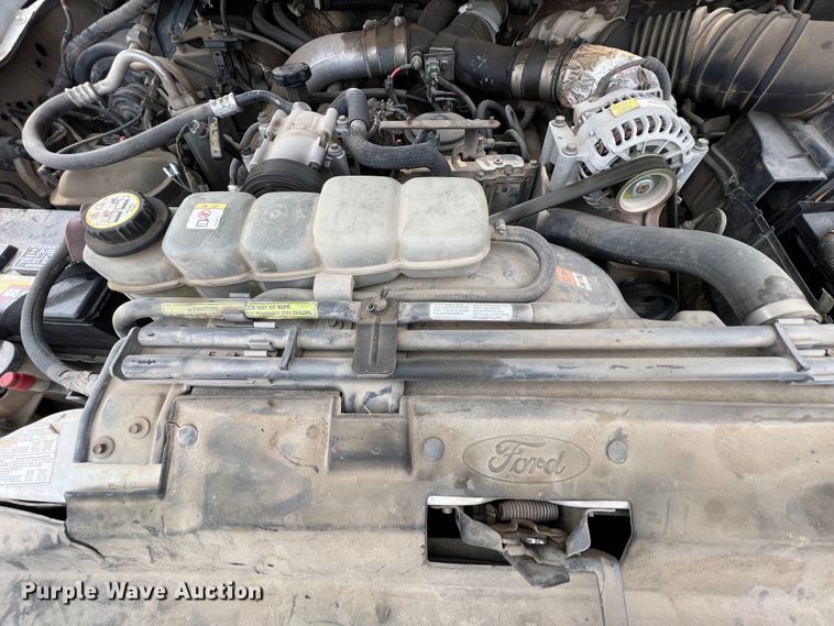 image for item ID9462 2001 Ford F550 Super Duty  truck cab and chassis