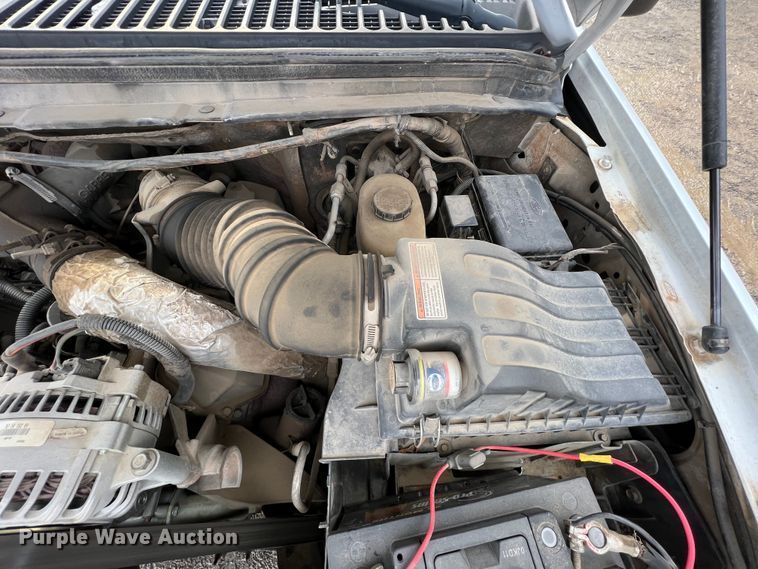 image for item ID9462 2001 Ford F550 Super Duty  truck cab and chassis